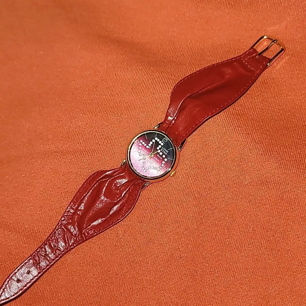 Vintage Texas State Shape in Crystals Watch‎ Gold Tone Ombre Face Red Leather